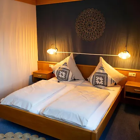 Gülser Weinstube Hotel 3*