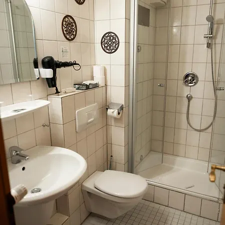 古尔瑟维斯通酒店 3*